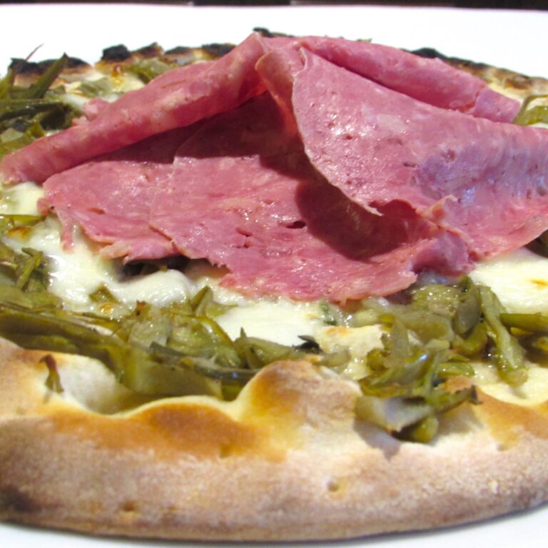 Pizza_con_salame_doca_bis